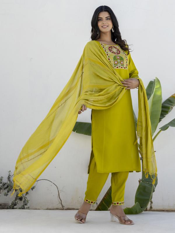 VP 9709 L Women Kurta and Trousers Pant Sets Cotton Blend